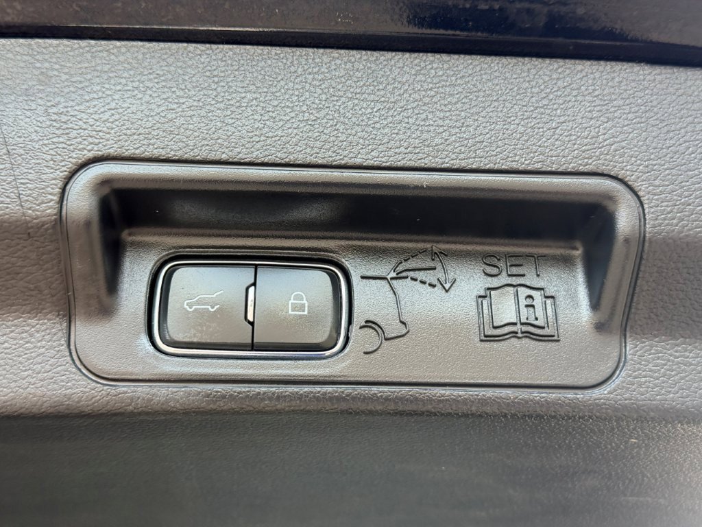 Certified 2025 Ford Explorer ST-Line w/ ST-Line Street Pack AWD/4WD image 22