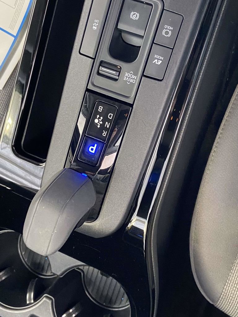 Used 2025 Toyota Prius LE FWD image 22