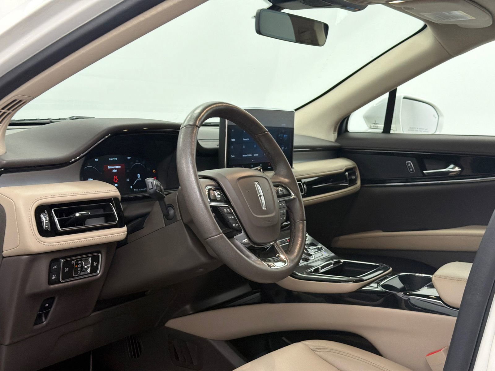 Used 2022 Lincoln Nautilus AWD image 15