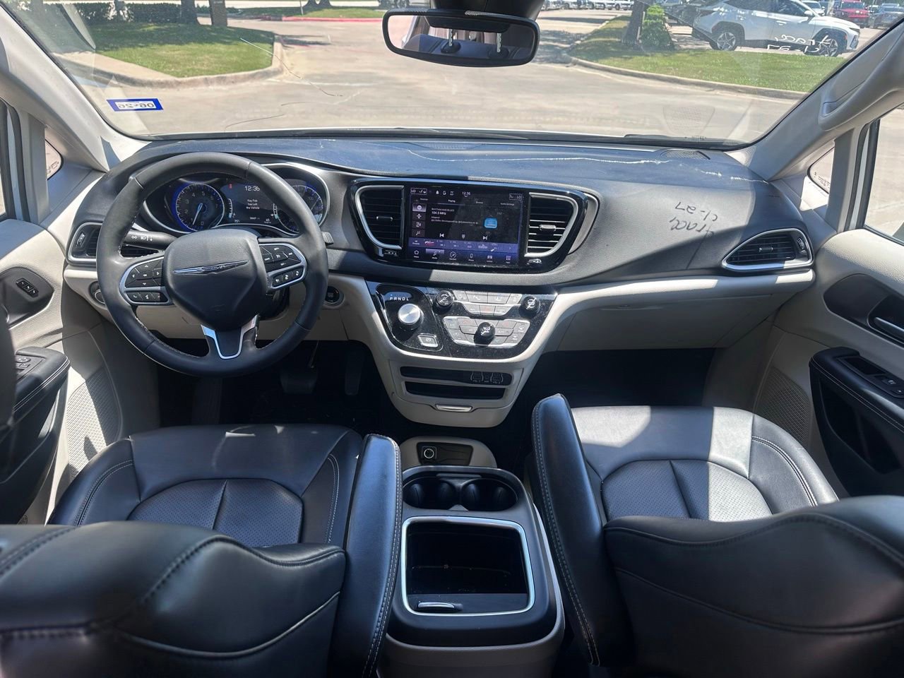 Used 2024 Chrysler Pacifica Touring-L FWD image 18