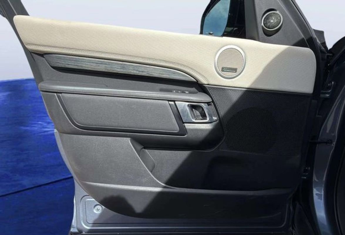 Used 2022 Land Rover Discovery HSE R-Dynamic image 17