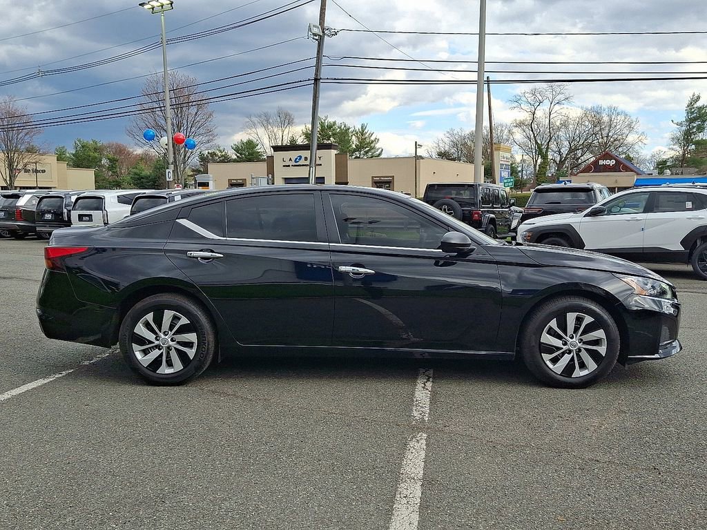 Used 2025 Nissan Altima 2.5 S image 8