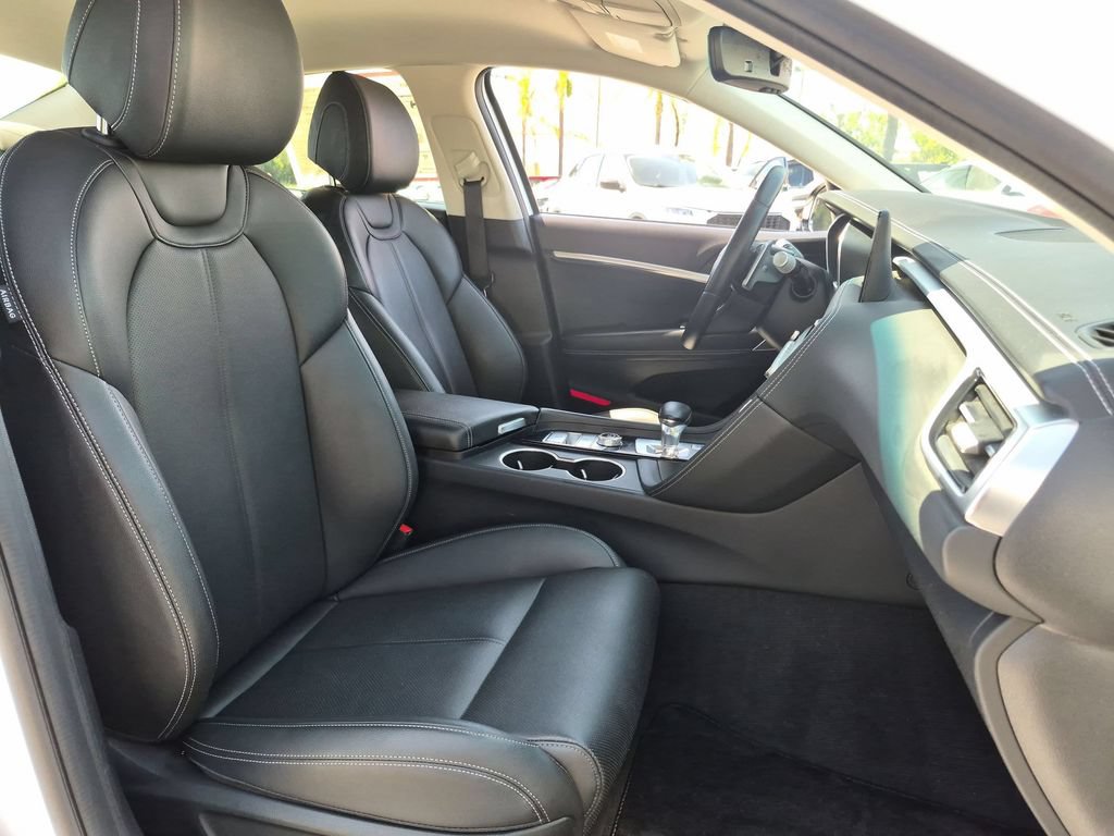Used 2025 Genesis G70 2.5T RWD image 31