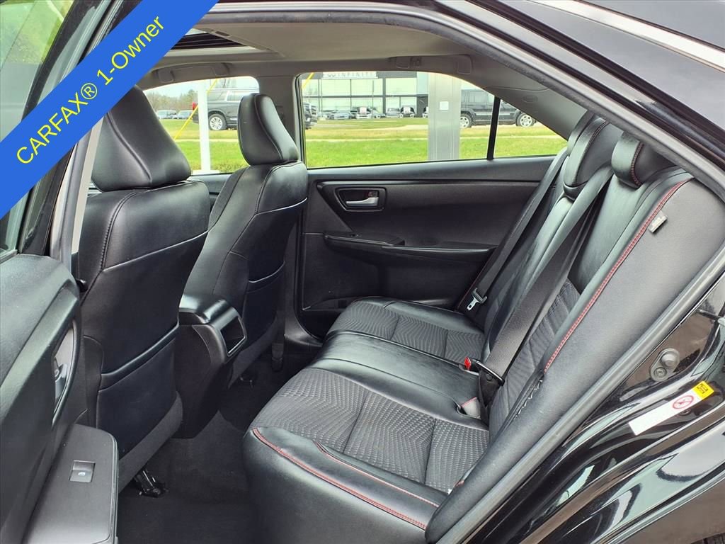 Used 2015 Toyota Camry SE w/ Moonroof Package image 12