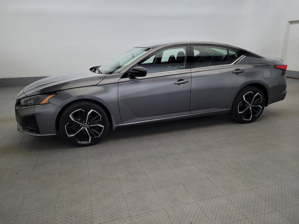 Used 2023 Nissan Altima 2.5 SR AWD/4WD image 2