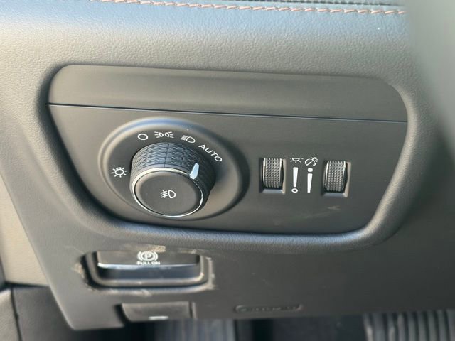 New 2026 Jeep Grand Cherokee L Summit w/ Advanced Protech Group IV AWD/4WD image 27