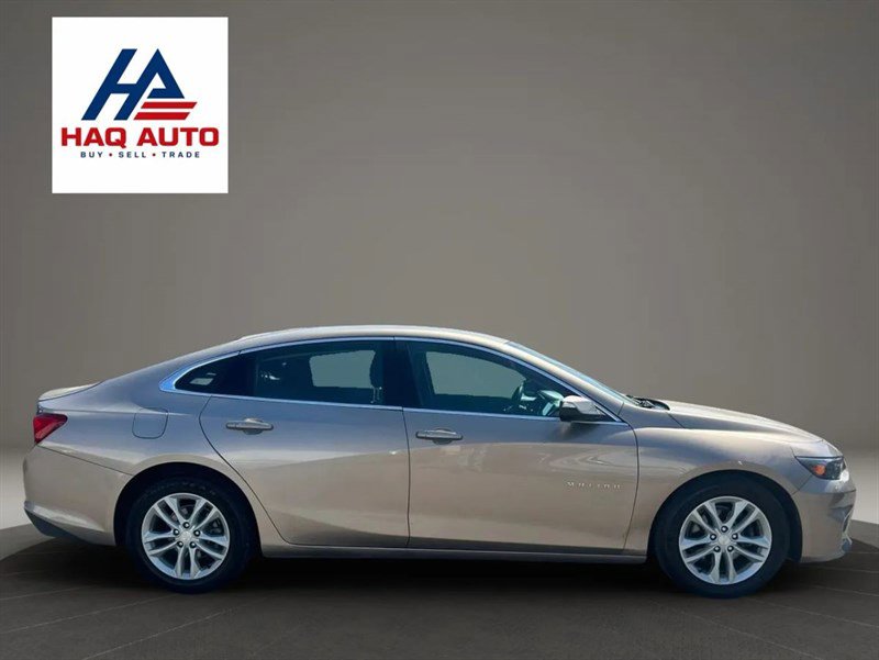 Used 2018 Chevrolet Malibu LT w/ Driver Confidence Package FWD image 3