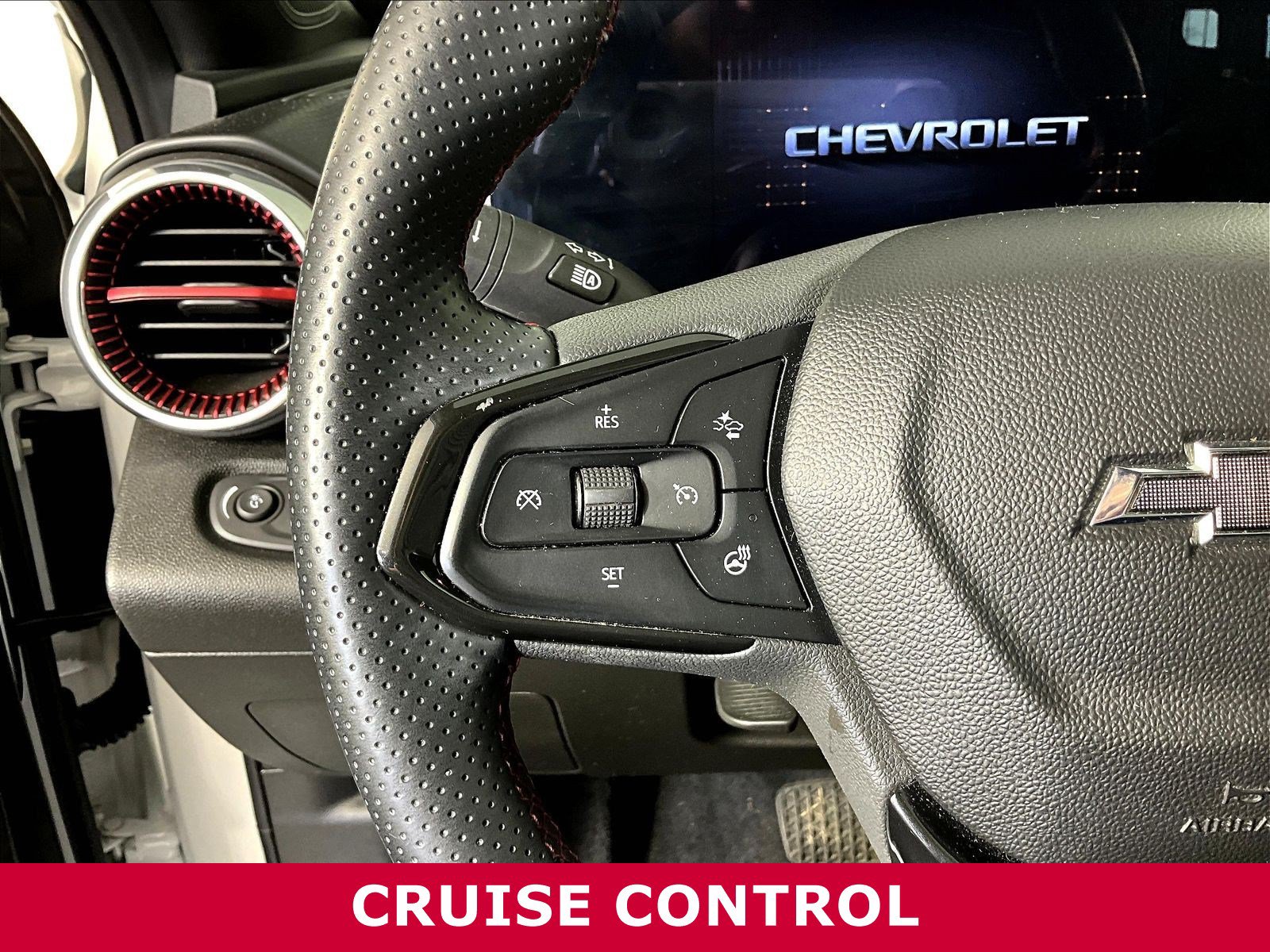 Used 2024 Chevrolet Trax RS w/ Sunroof Package FWD image 10