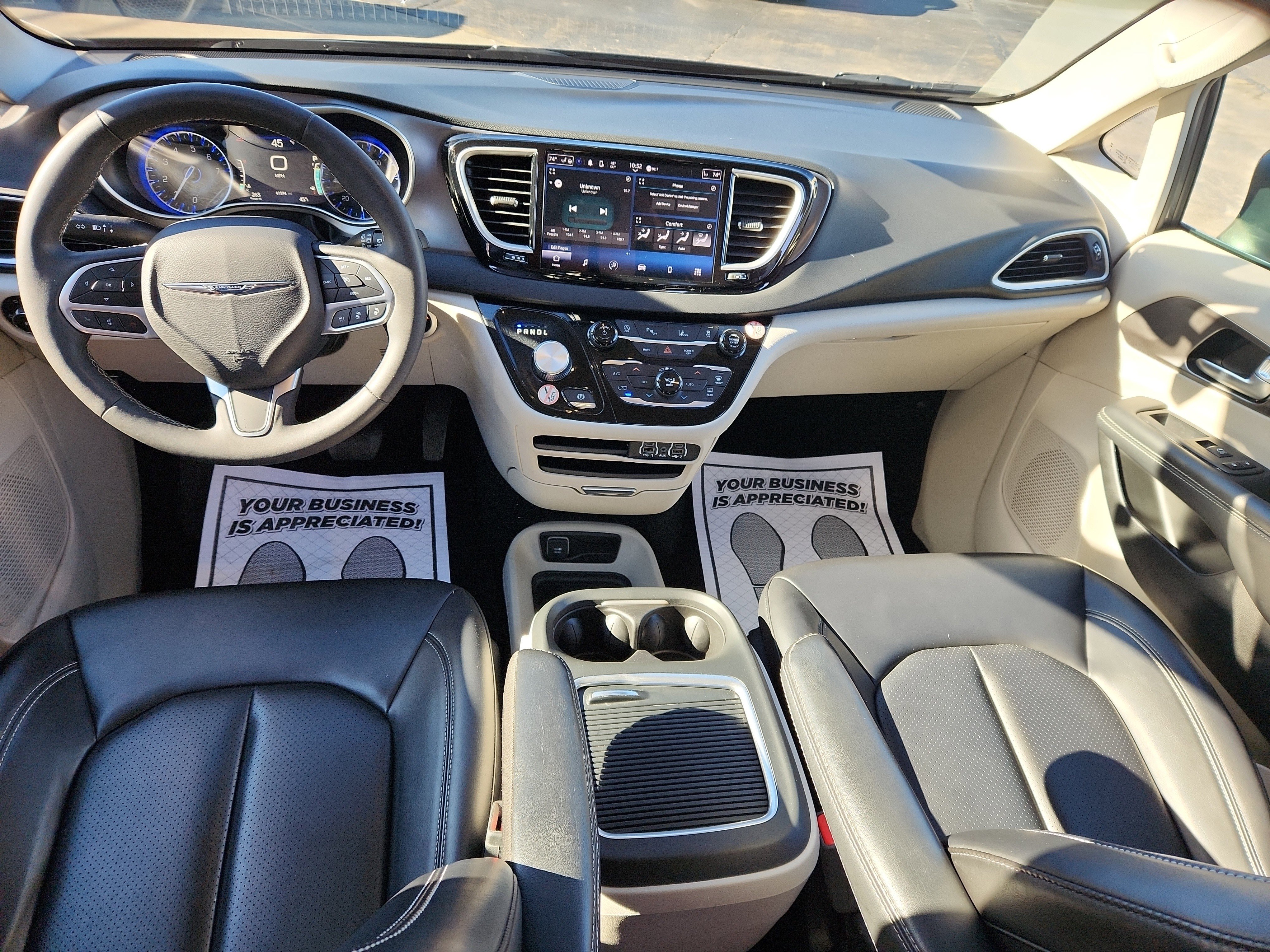 Used 2023 Chrysler Pacifica Touring-L image 28