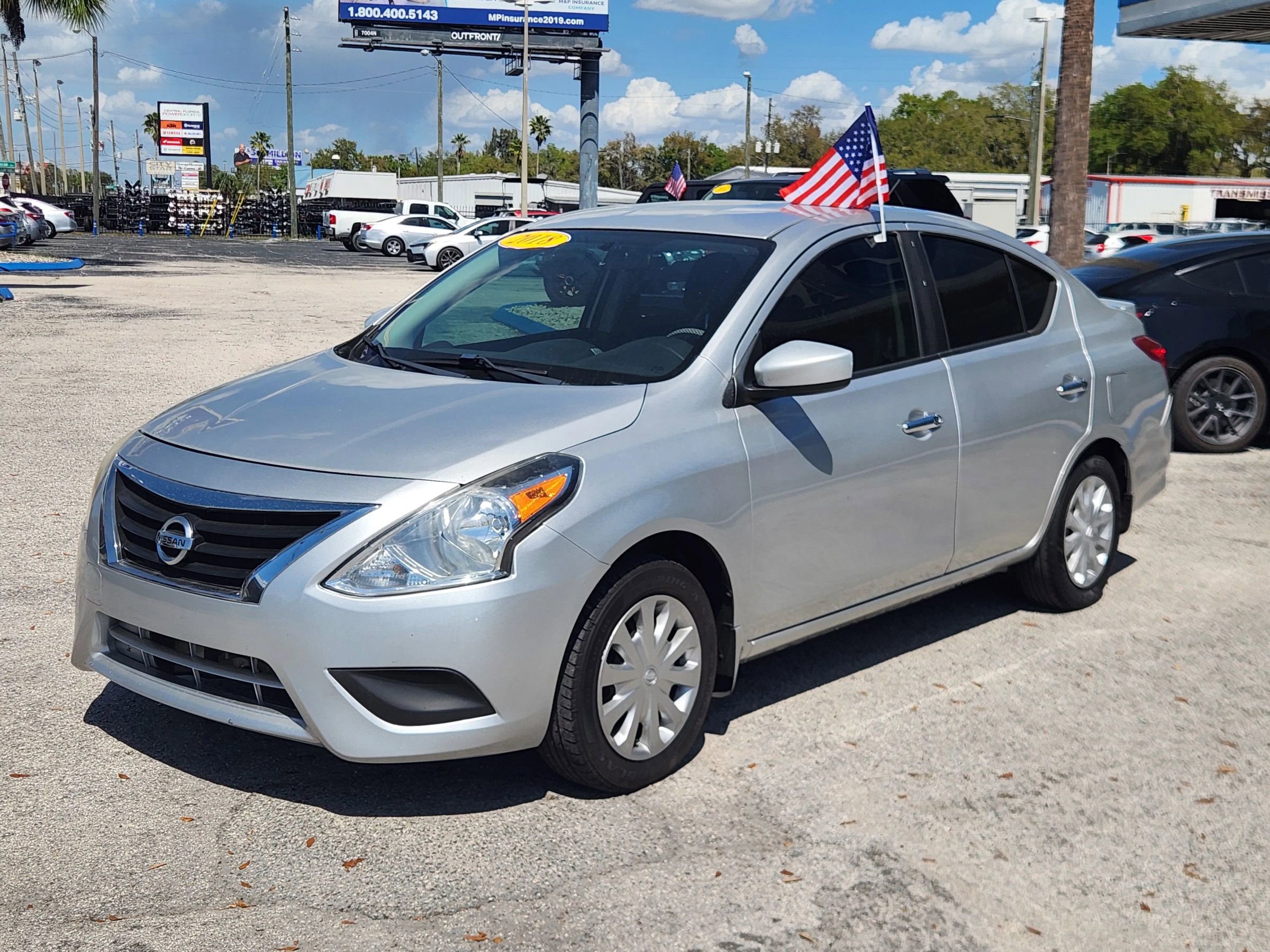 Used 2018 Nissan Versa SV FWD image 4