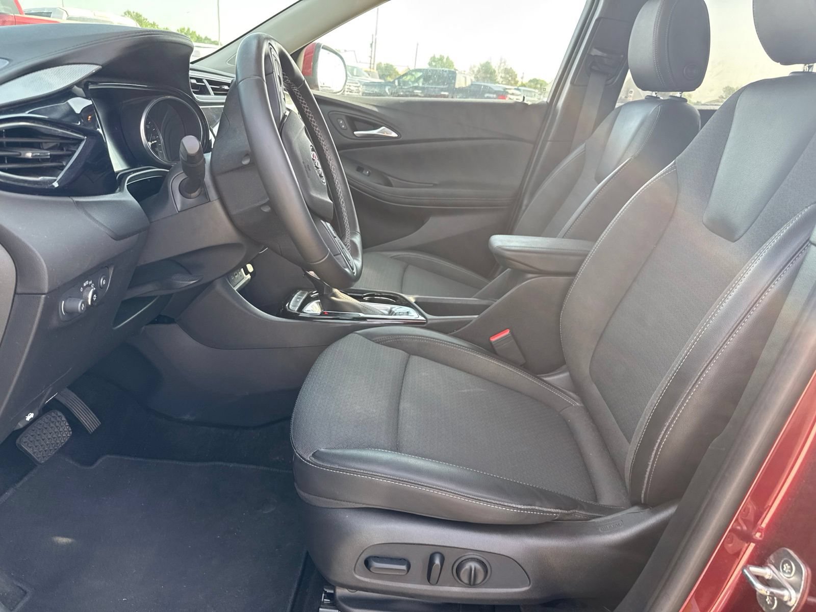 Used 2022 Buick Encore GX Select w/ Sport Touring Package FWD image 10
