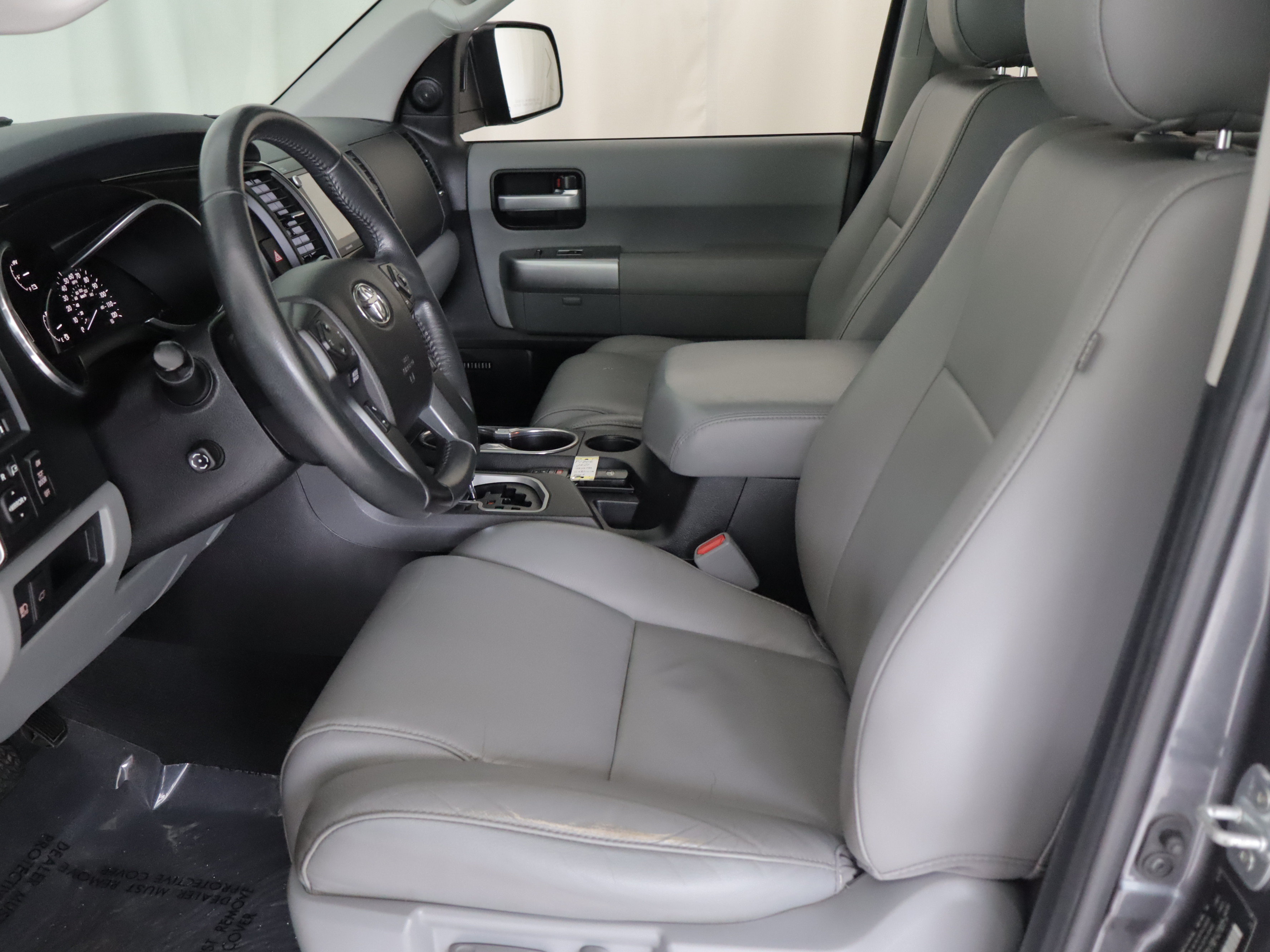 Used 2021 Toyota Sequoia Limited w/ Safety & Convenience Package AWD/4WD image 9