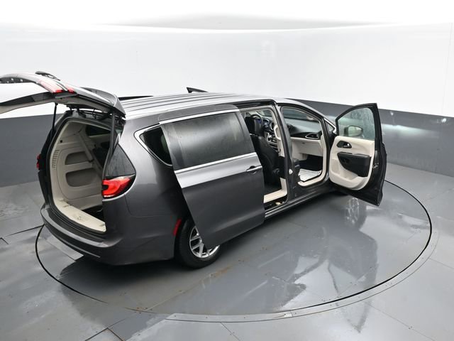 Used 2023 Chrysler Pacifica Touring-L image 30