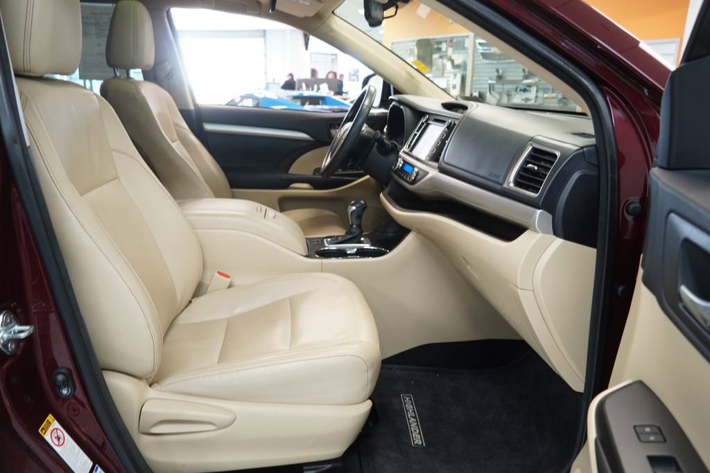 Used 2015 Toyota Highlander XLE image 37