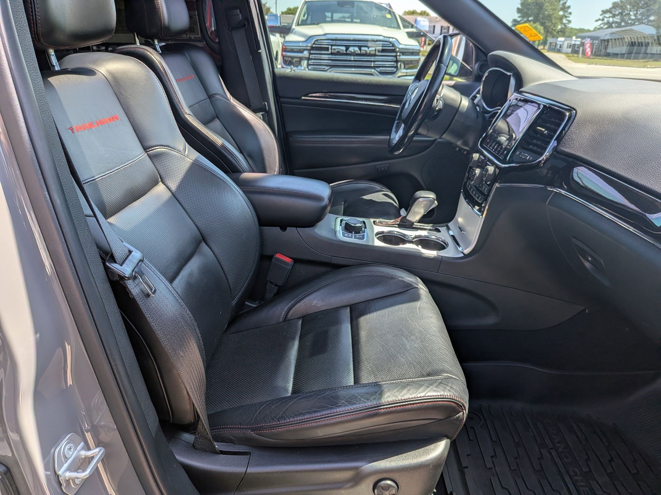 Used 2019 Jeep Grand Cherokee Trailhawk w/ Trailhawk Luxury Group AWD/4WD image 23