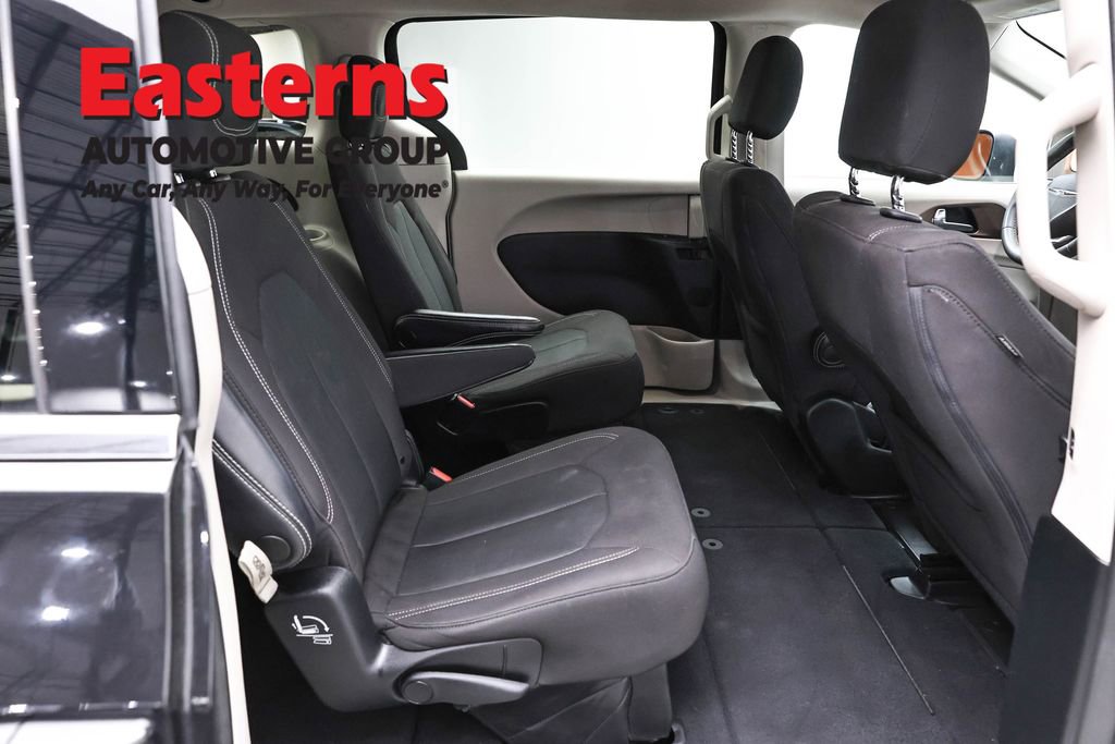 Used 2022 Chrysler Voyager LX FWD image 23