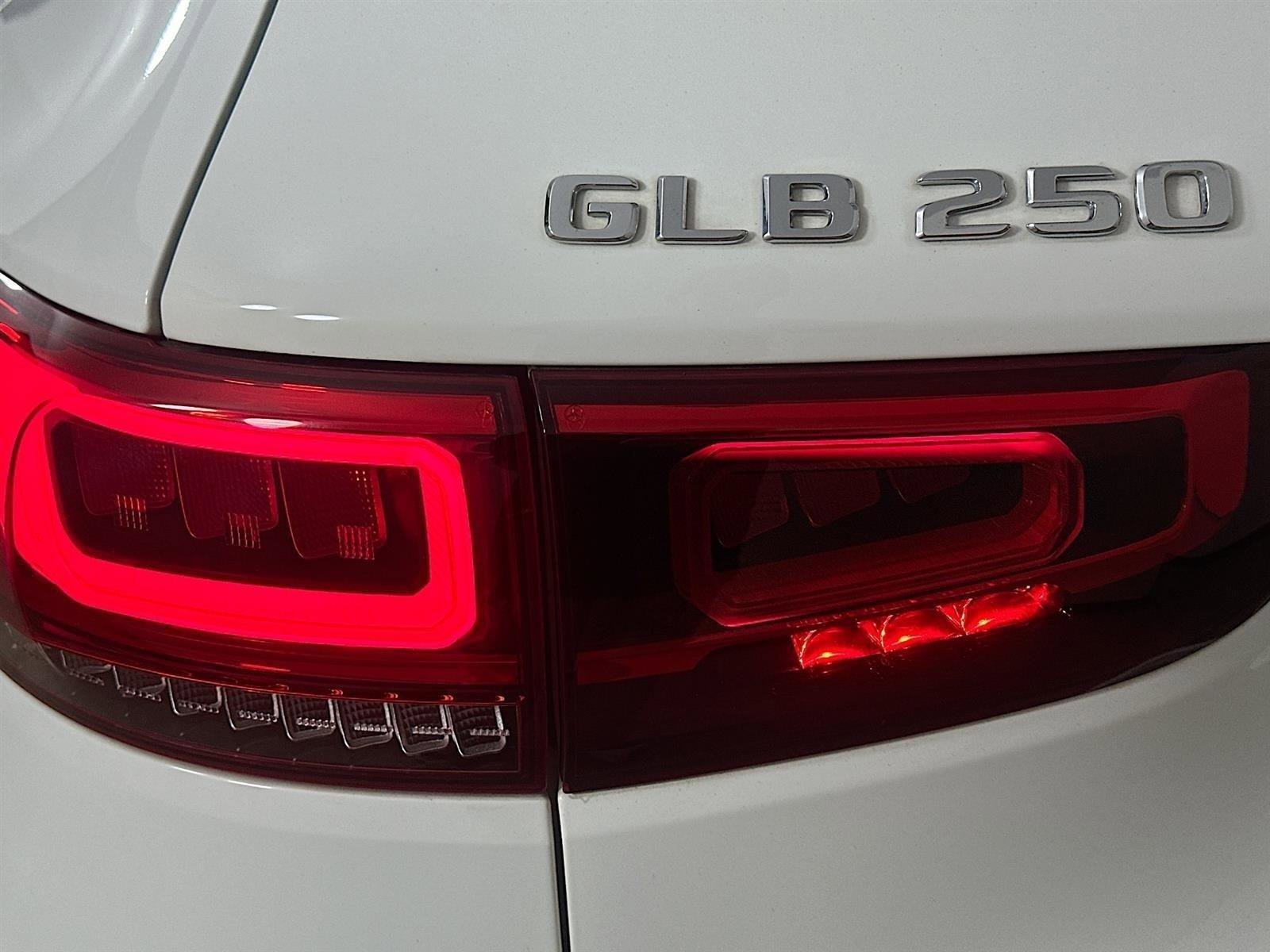 Used 2020 Mercedes-Benz GLB 250 4MATIC image 40