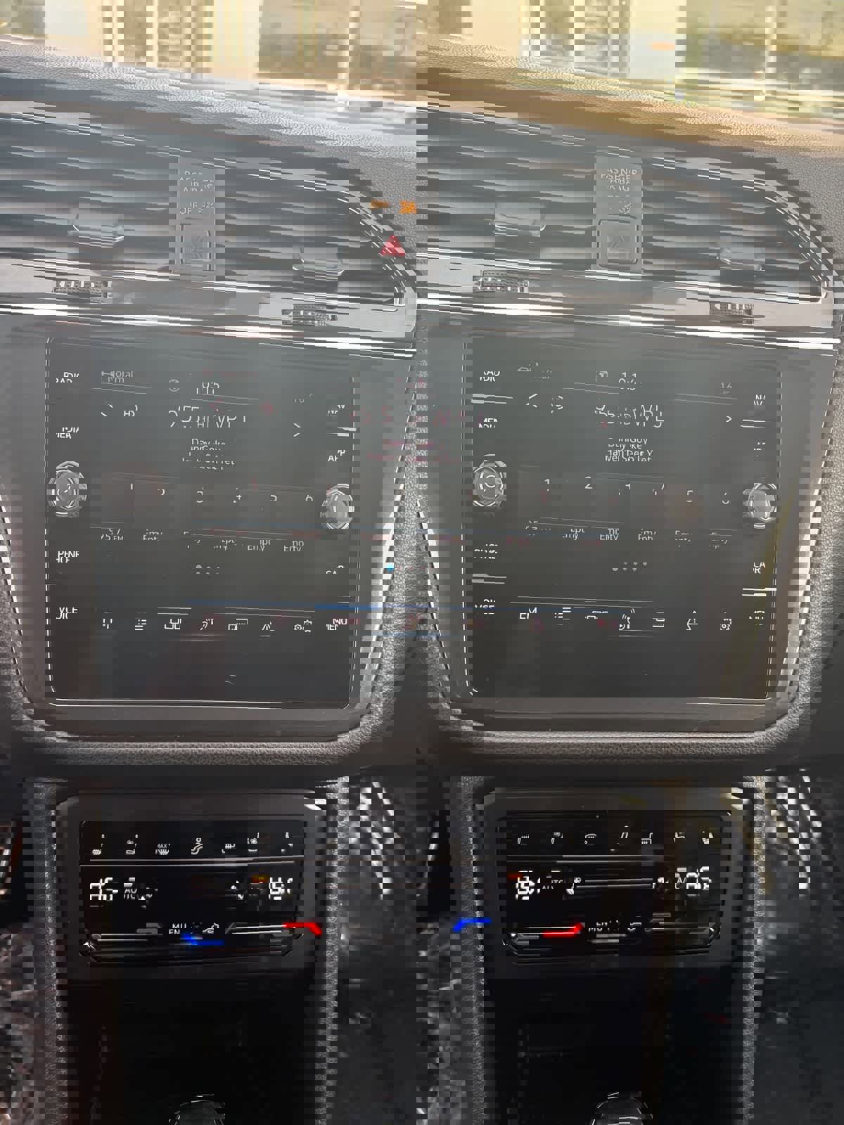 Used 2022 Volkswagen Tiguan SEL R-Line image 13