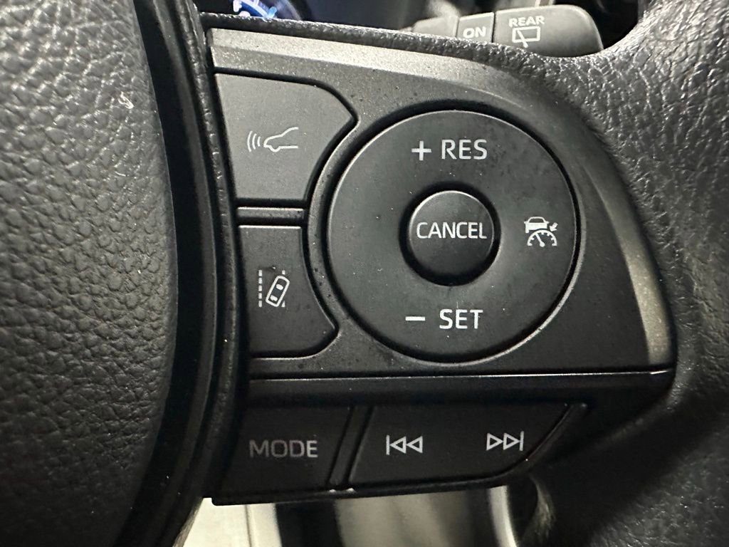 Used 2025 Toyota RAV4 XLE AWD/4WD image 17