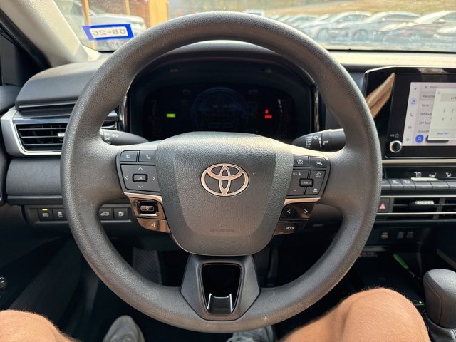 Used 2025 Toyota Camry LE image 21