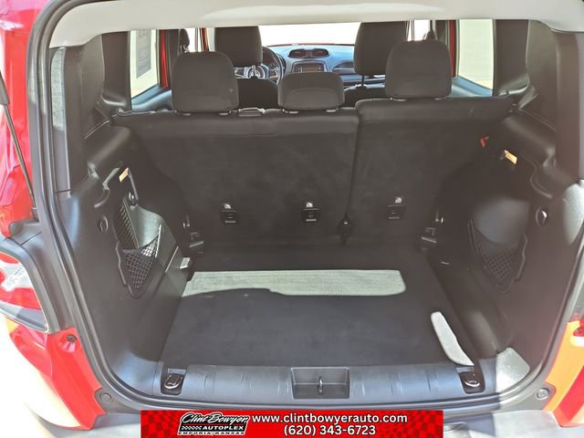 Used 2016 Jeep Renegade Latitude FWD image 19