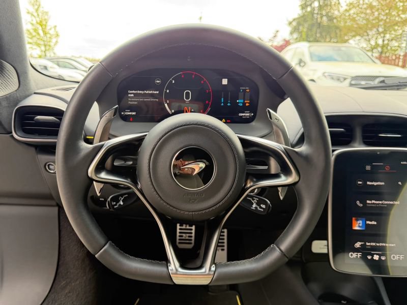 Used 2023 McLaren Artura RWD image 18