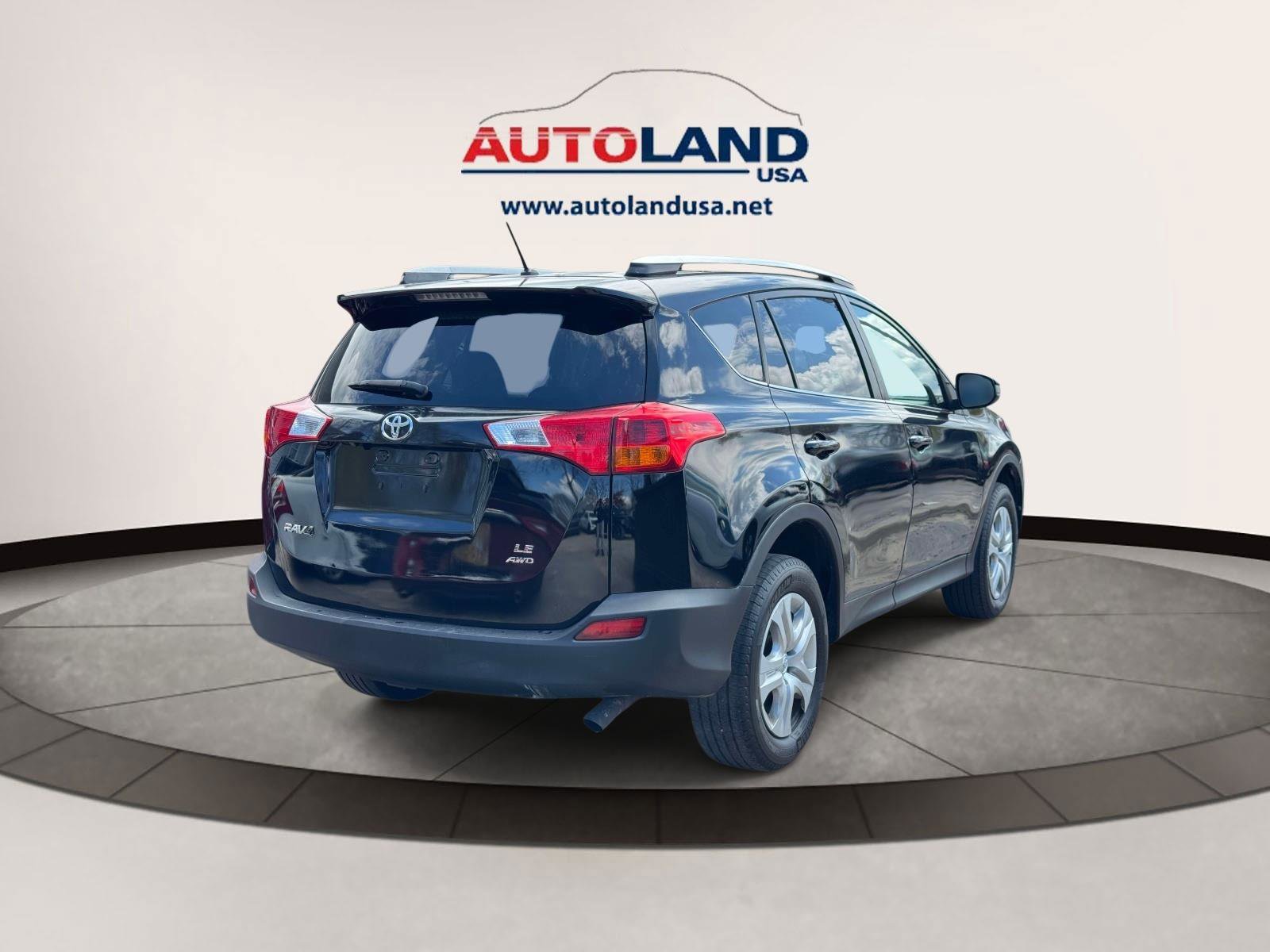 Used 2015 Toyota RAV4 LE image 4