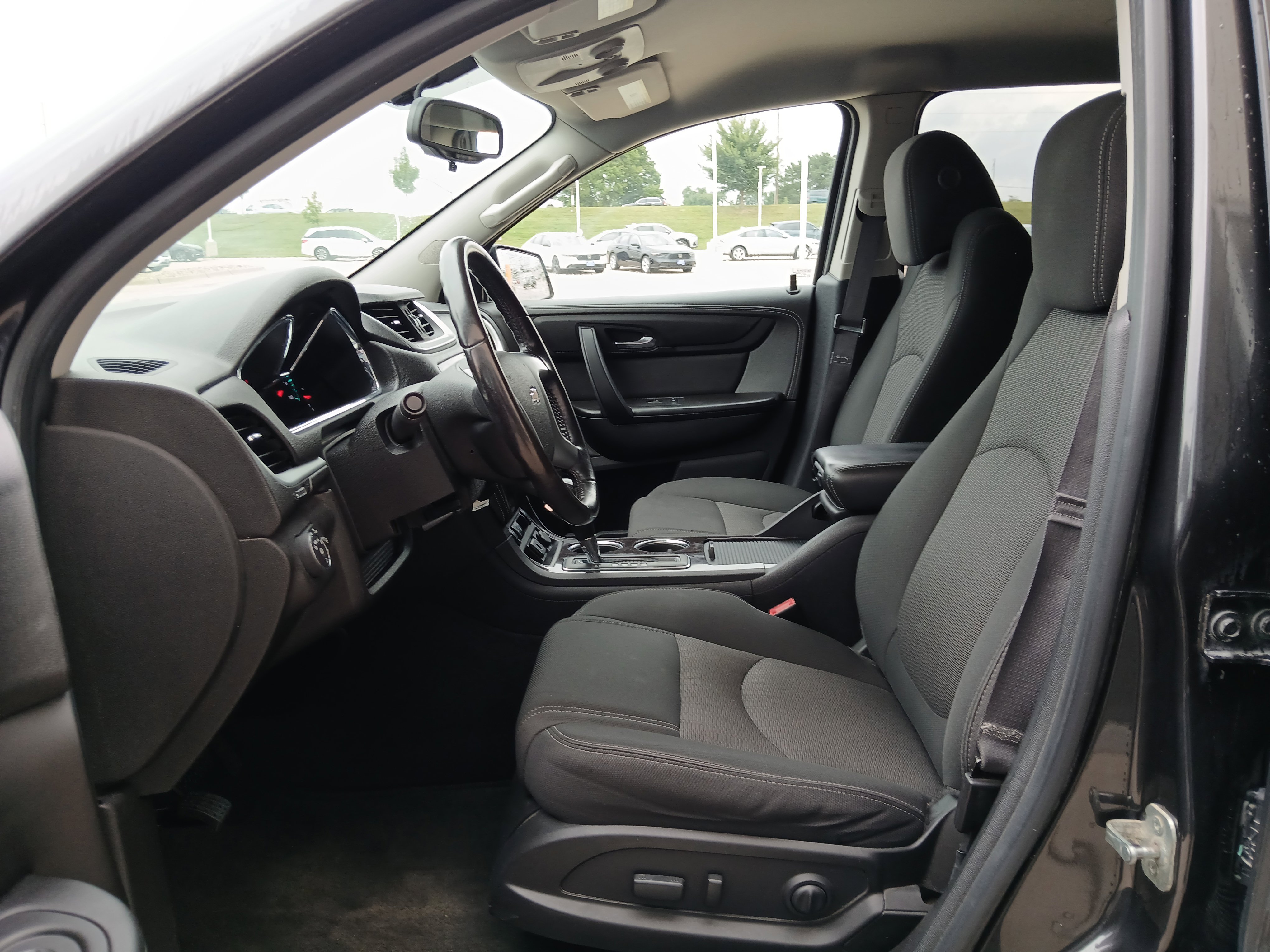 Used 2015 Chevrolet Traverse LT image 8