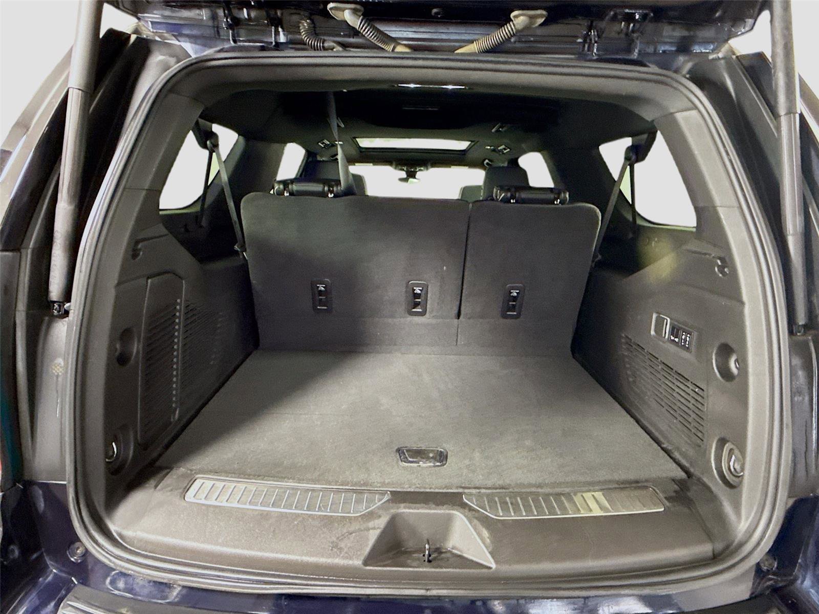 Used 2022 Chevrolet Suburban Premier image 21
