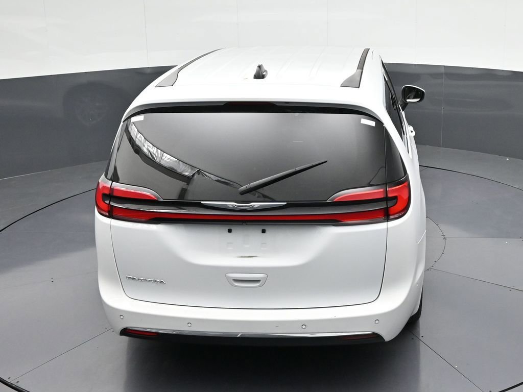 Used 2023 Chrysler Pacifica Touring-L FWD image 23
