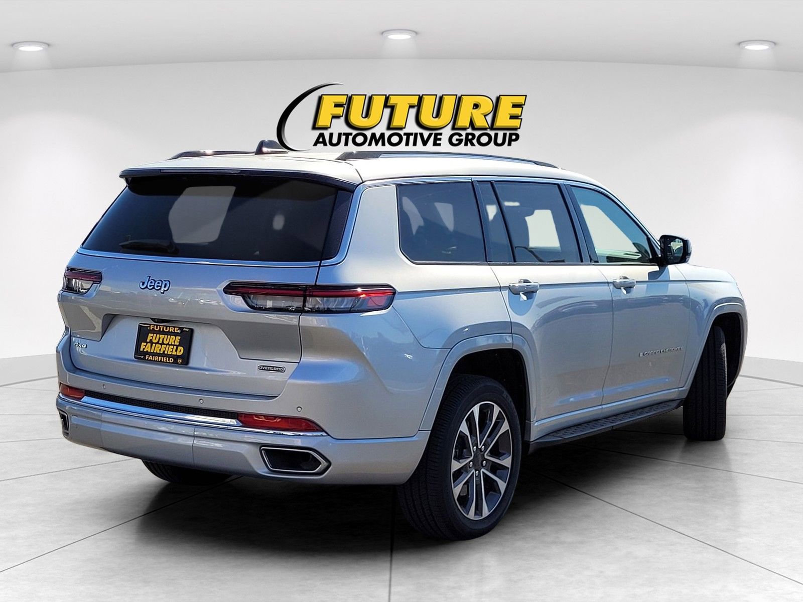 New 2024 Jeep Grand Cherokee L Overland w/ Trailer Tow Package AWD/4WD image 4