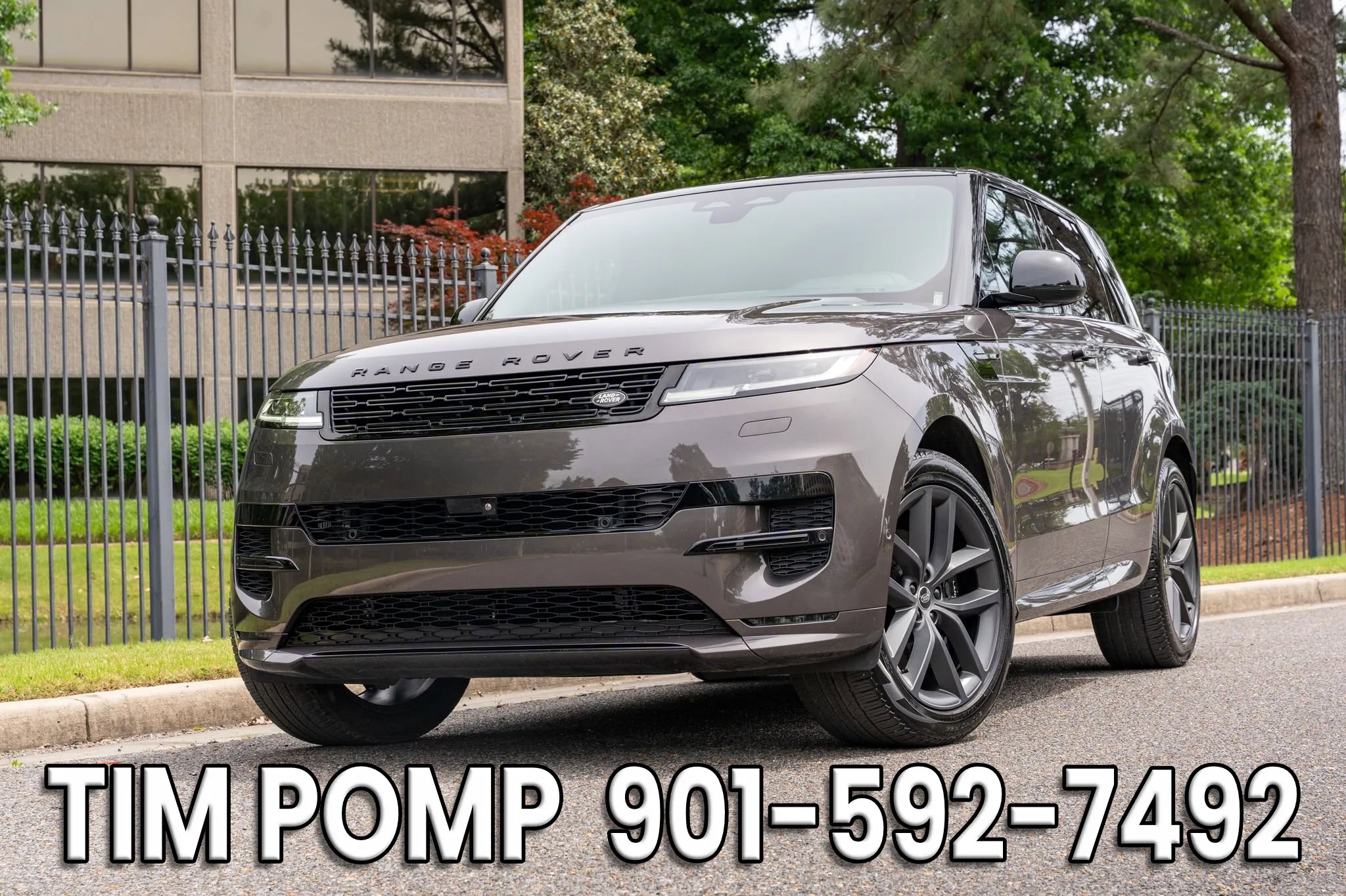 Used 2024 Land Rover Range Rover Sport Dynamic SE AWD/4WD image 2