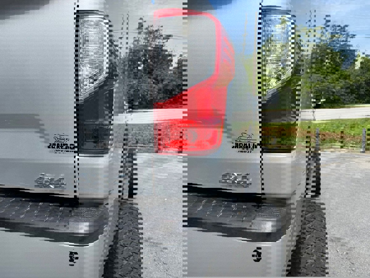 Used 2017 Nissan Titan SL image 8