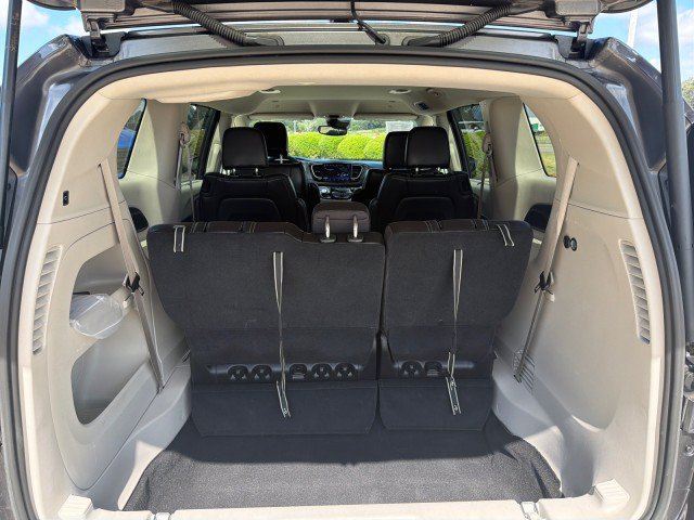 Used 2023 Chrysler Pacifica Touring-L FWD image 12