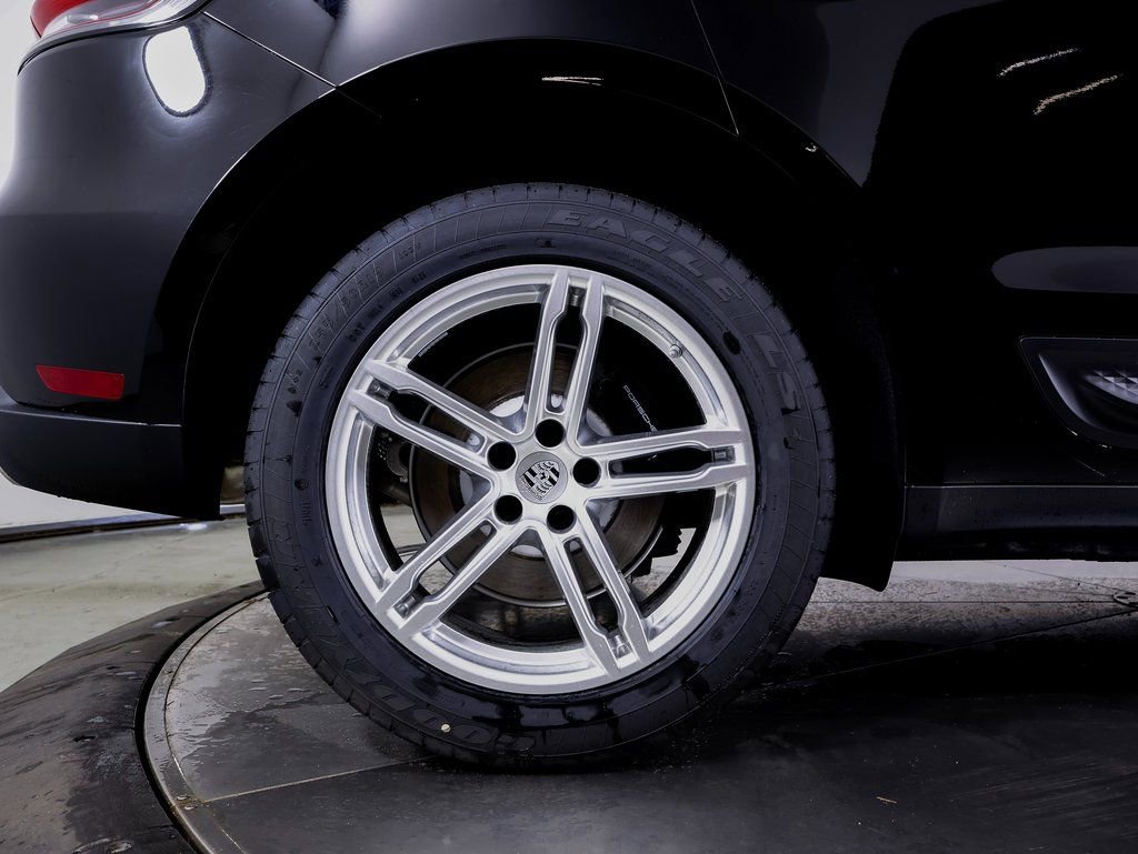Certified 2025 Porsche Macan image 22