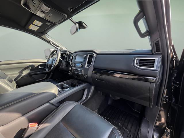 Used 2018 Nissan Titan SL w/ Midnight Edition image 38
