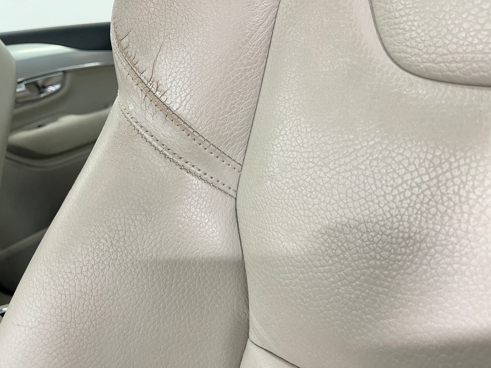 Used 2018 Volvo XC90 T5 Momentum w/ Convenience Package FWD image 18