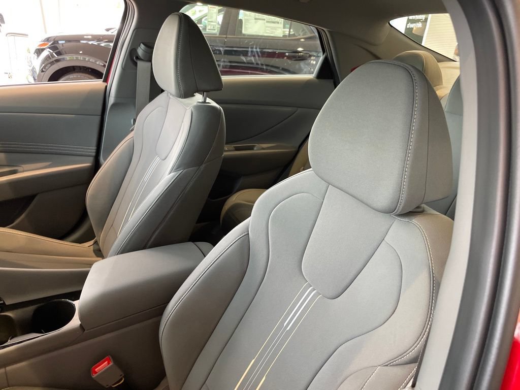 New 2026 Hyundai Elantra SEL FWD image 9