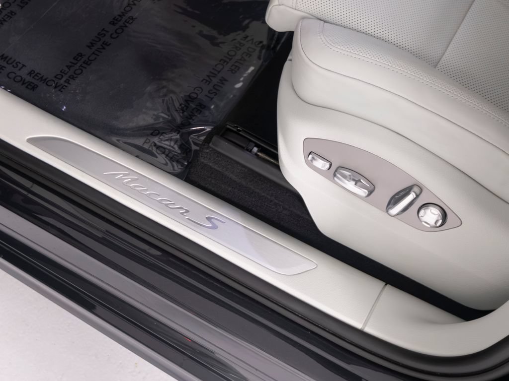 Certified 2026 Porsche Macan S AWD/4WD image 22