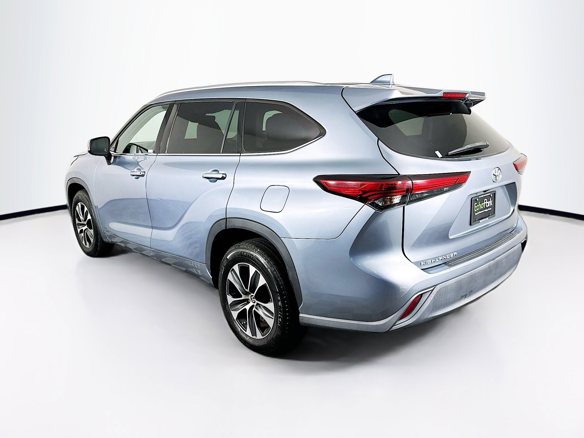 Used 2020 Toyota Highlander XLE FWD image 5