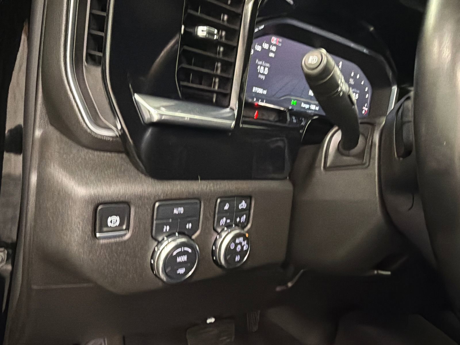 Used 2025 GMC Sierra 1500 SLT image 33