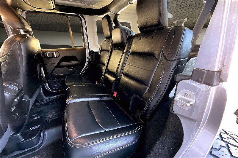 Used 2020 Jeep Wrangler Unlimited Sahara image 25