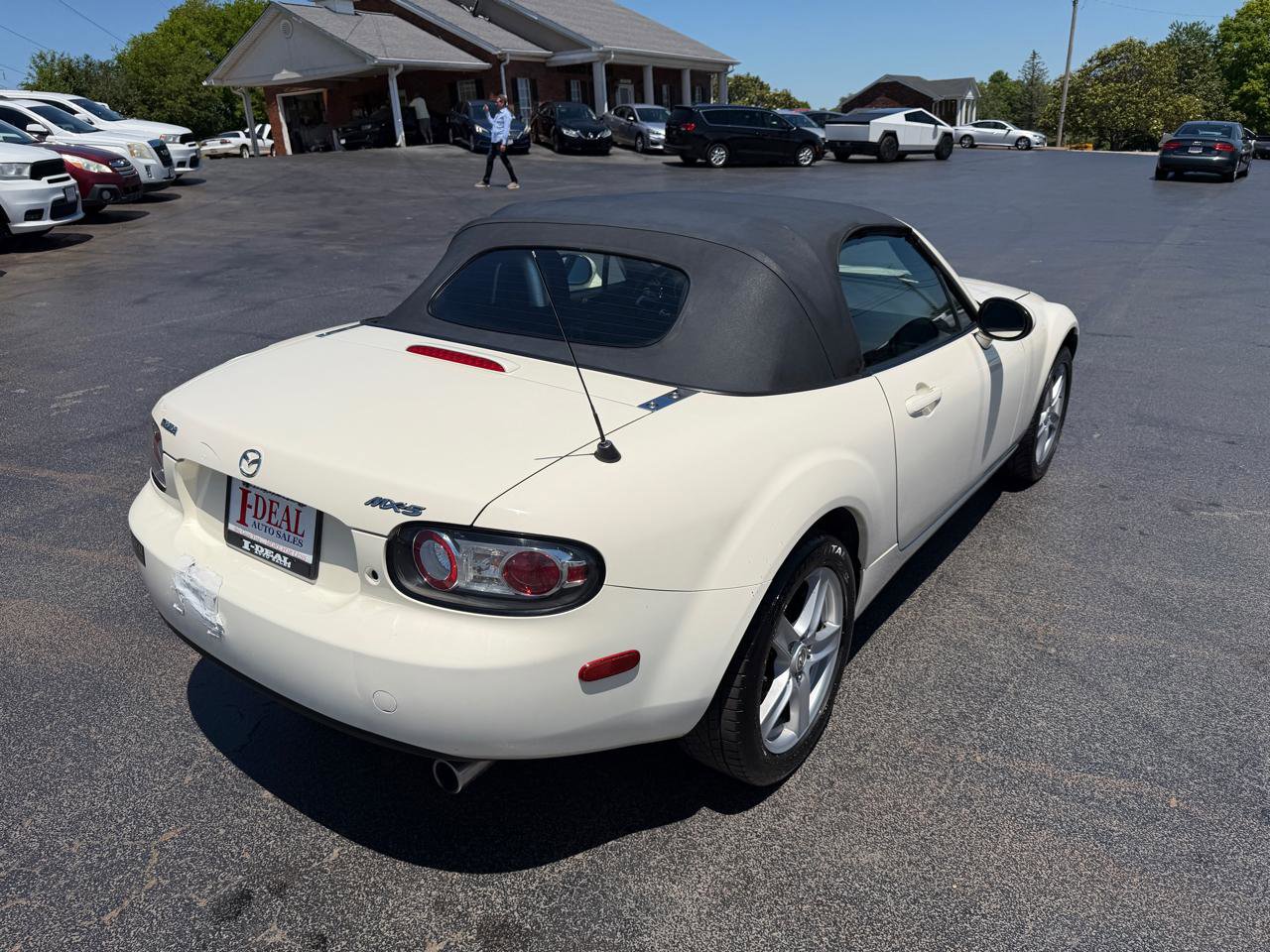 Used 2006 MAZDA MX-5 Miata Touring RWD image 4
