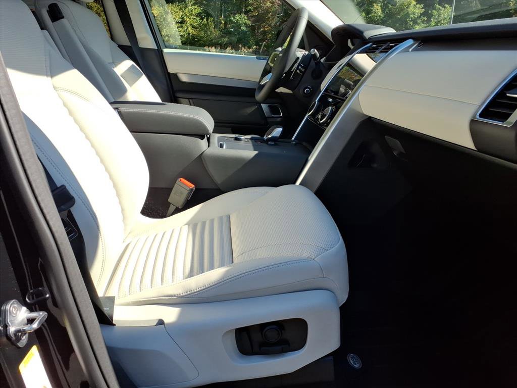 New 2026 Land Rover Discovery Limited Edition image 3