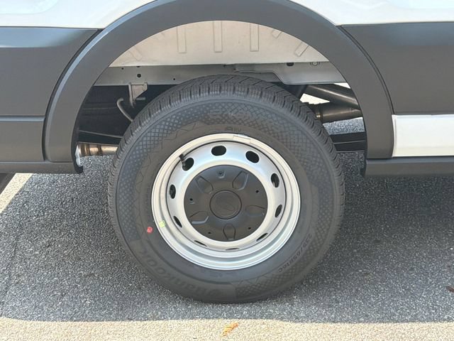 New 2027 Ford Transit 250 148 Medium Roof w/ Load Area Protection Package RWD image 18