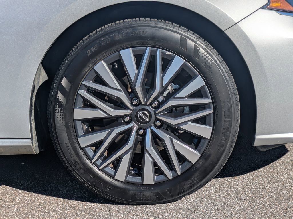 Used 2024 Nissan Altima 2.5 SV image 11