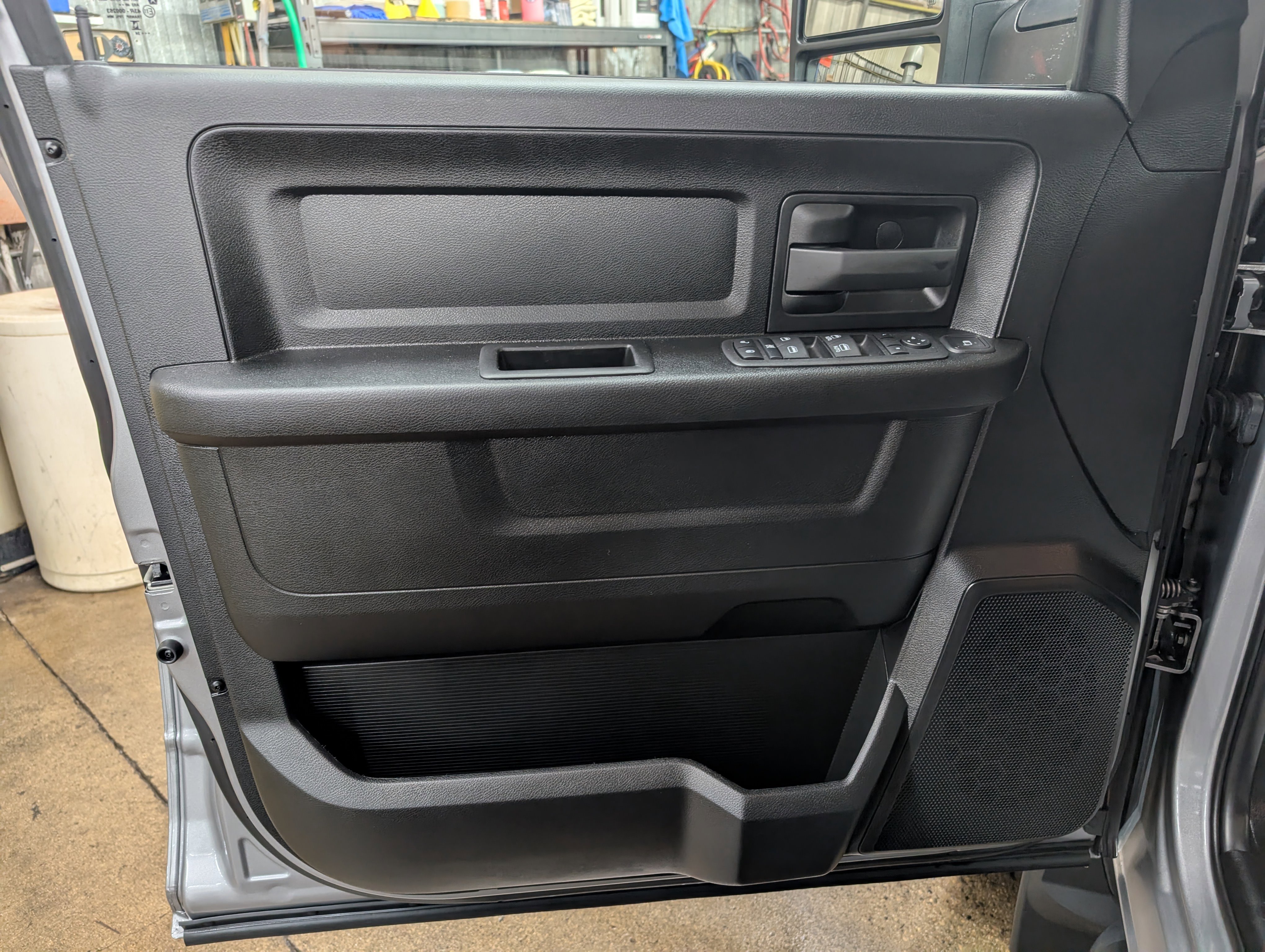 Used 2024 RAM 2500 Tradesman w/ Chrome Appearance Group AWD/4WD image 10
