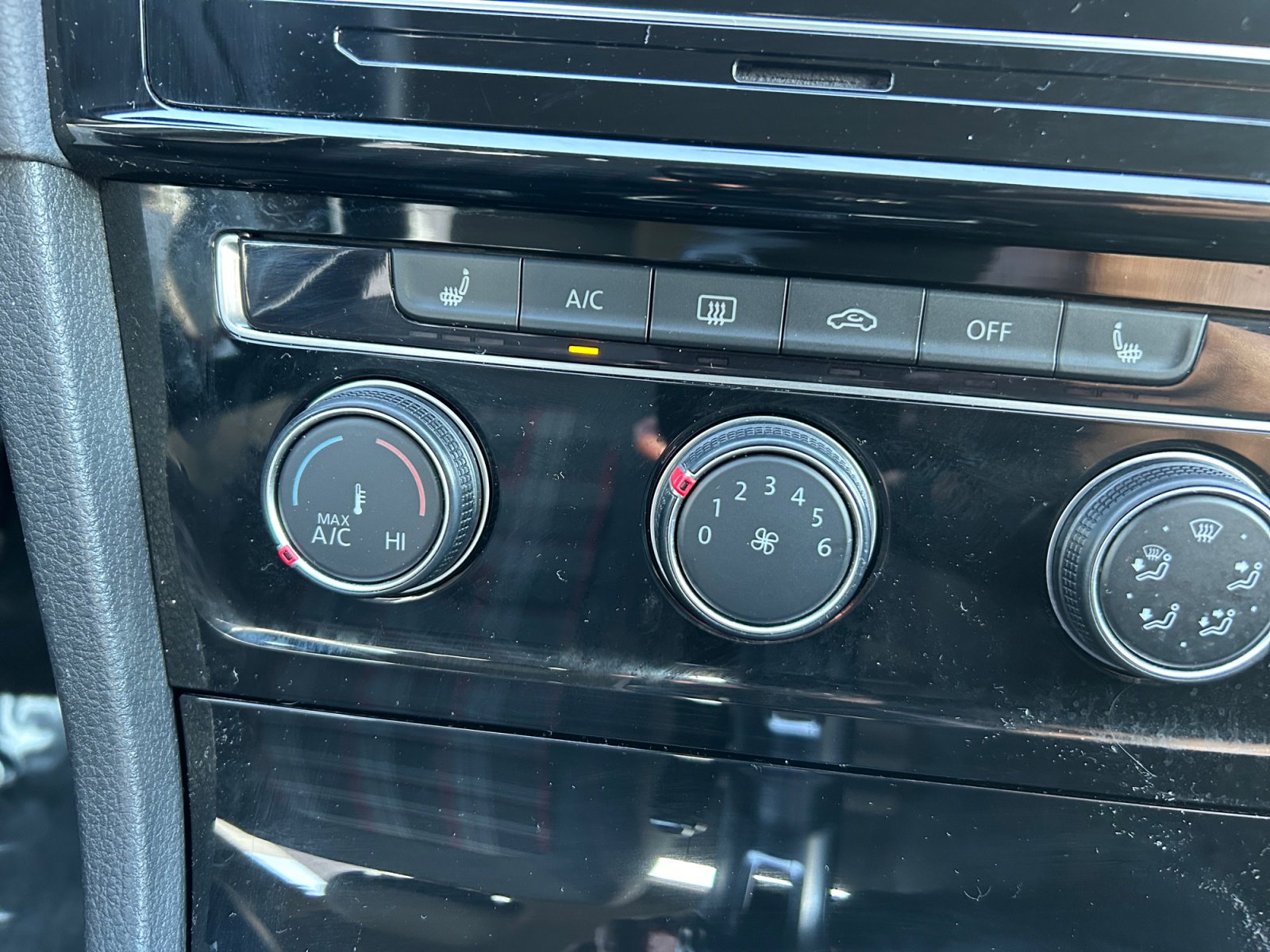 Used 2019 Volkswagen GTI SE image 20