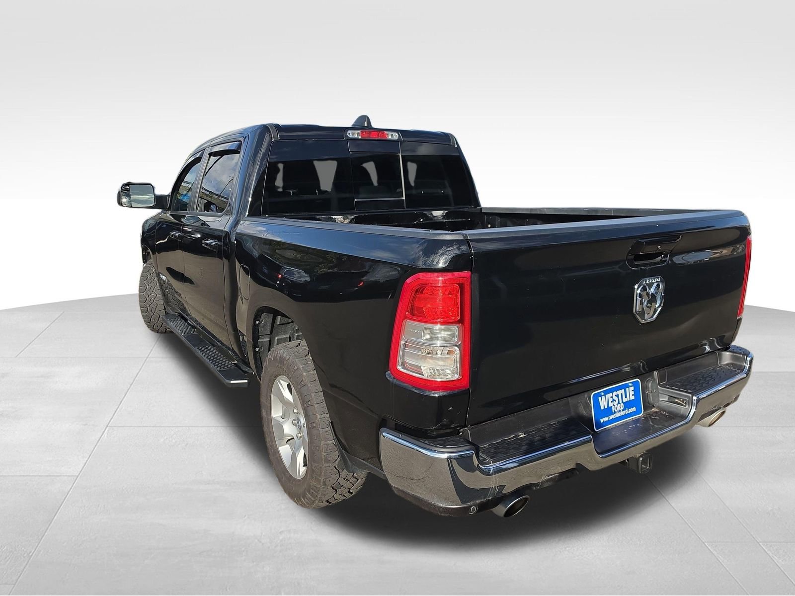 Used 2022 RAM 1500 Big Horn AWD/4WD image 3