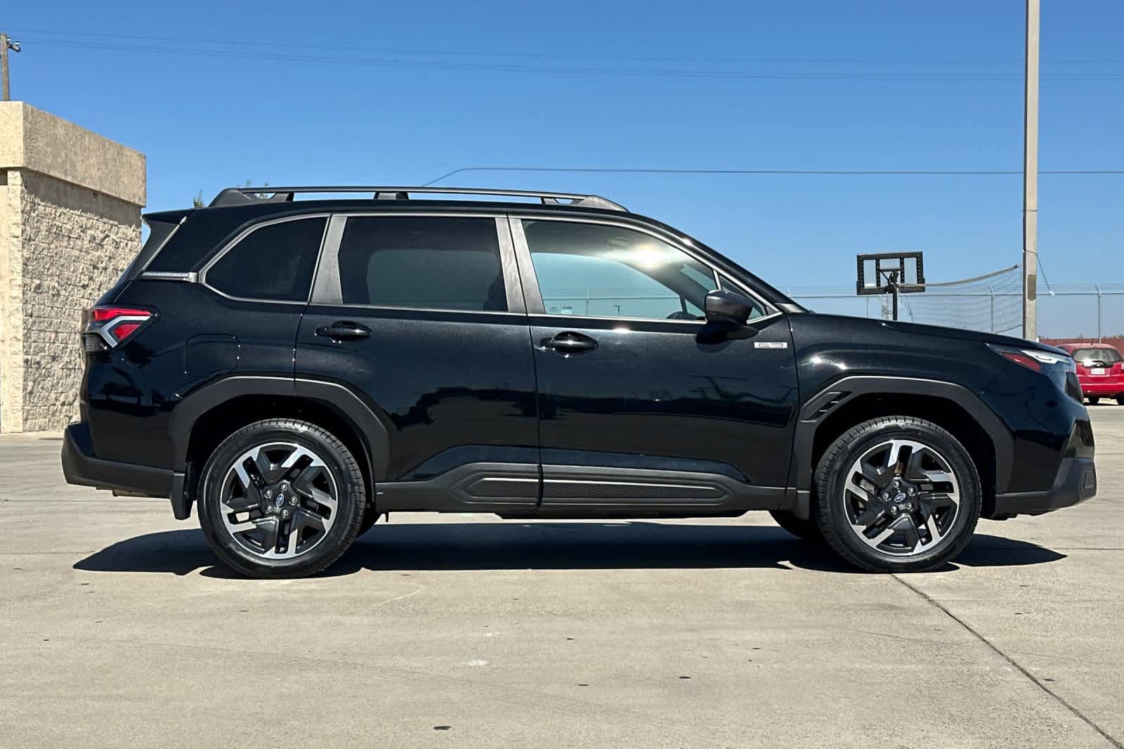 Used 2025 Subaru Forester Premium AWD/4WD image 2